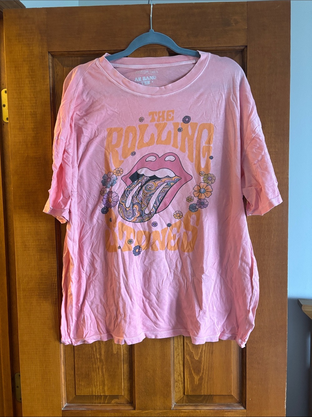 American Eagle Outfitters Tee with Multicolor Rolling Stones Logo Size L/XL